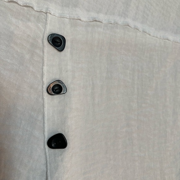 XL, Habitat bright white blouse with button detailing., uneven hem, oversized. - Picture 5 of 7